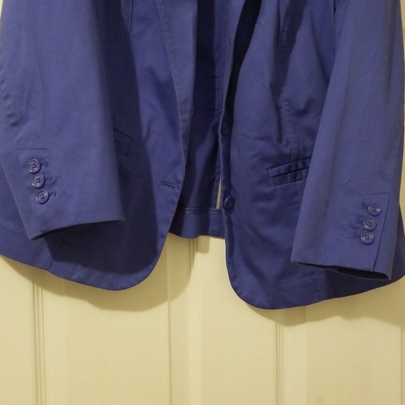 Blazer - Picture 2 of 4